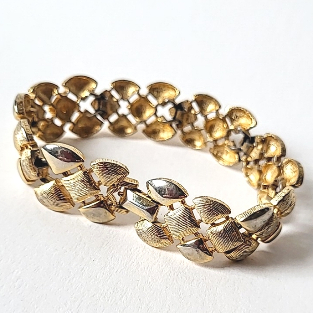 EMMONS VINTAGE BRACELET & CLIP EARRINGS SET DEMI-PARURE GOLDTONE - Picture 6 of 12